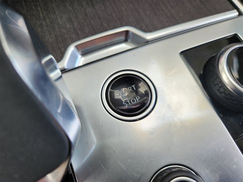 Used 2022 Land Rover Range Rover Long Wheelbase SE image 22