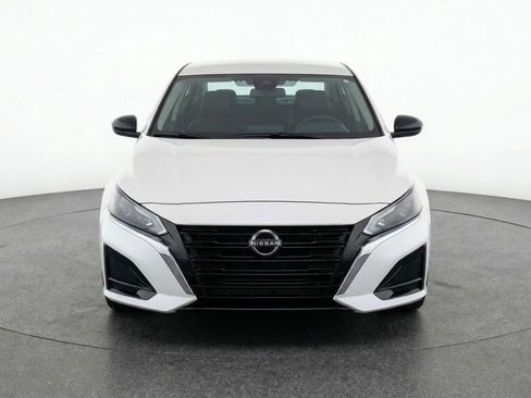 Used 2025 Nissan Altima 2.5 SV image 2