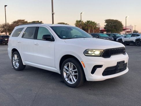 Used 2024 Dodge Durango GT image 3