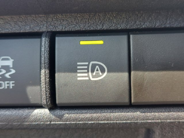 Used 2025 Toyota Sienna LE FWD image 20