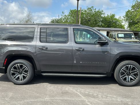 New 2026 Jeep Grand Wagoneer L 2WD image 4