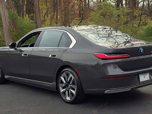 Used 2024 BMW i7 xDrive60 w/ Executive Package image 4