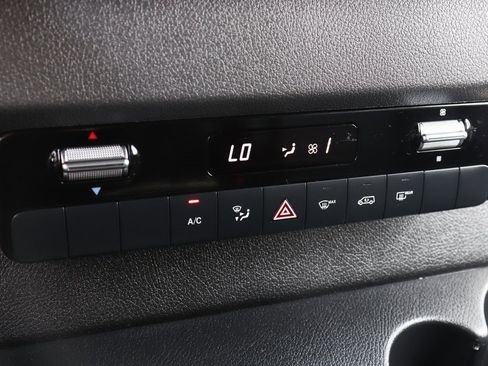 Used 2021 Mercedes-Benz Sprinter 2500 image 31