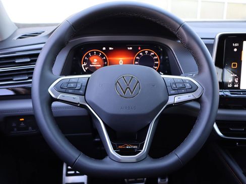 New 2026 Volkswagen Atlas Peak Edition image 14