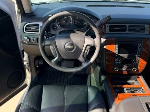 Used 2007 Chevrolet Tahoe LTZ w/ LTZ Preferred Equipment Group RWD image 8