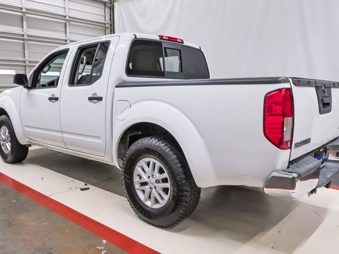 Used 2016 Nissan Frontier SV image 8