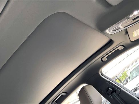 Used 2025 Audi Q5 Premium w/ Convenience Package image 14