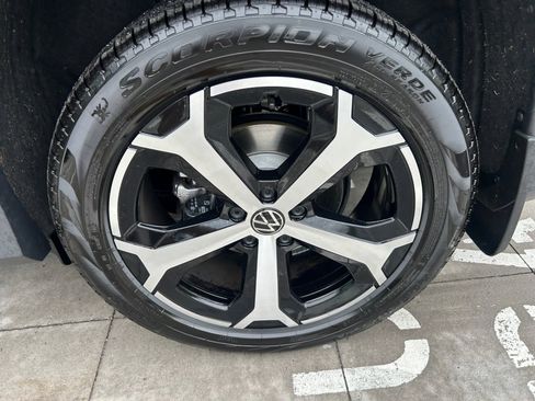 Certified 2025 Volkswagen Tiguan SE AWD/4WD image 22