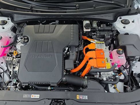 Used 2025 Hyundai Elantra Limited FWD image 43