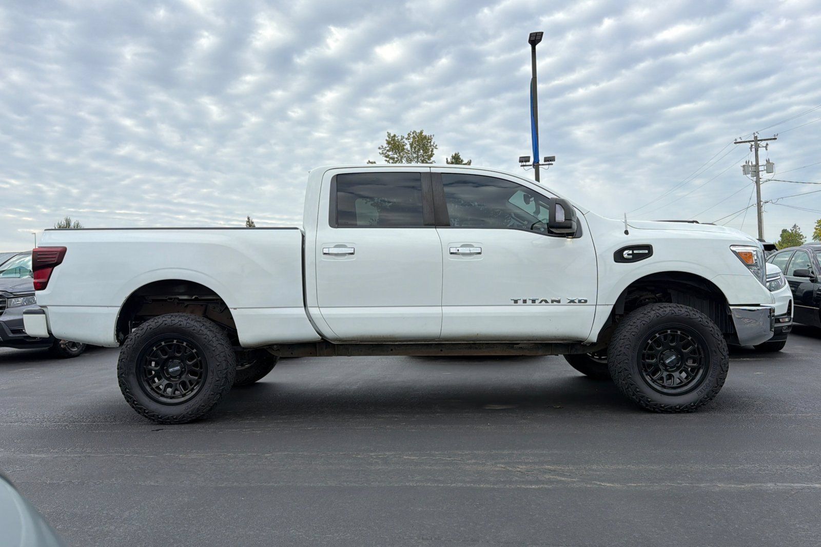 Used 2018 Nissan Titan SV w/ SV Convenience Package AWD/4WD image 2
