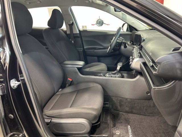 Used 2025 Hyundai Kona SE FWD image 12