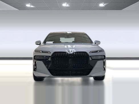 New 2026 BMW 740i image 5