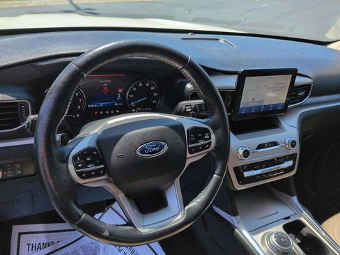 Used 2021 Ford Explorer XLT w/ Equipment Group 202A AWD/4WD image 12