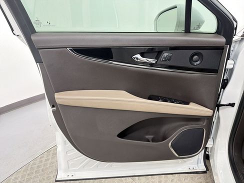 Used 2021 Lincoln Nautilus Reserve w/ Cargo Utility Package image 18