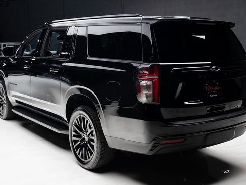 Used 2024 Chevrolet Suburban RST w/ Luxury Package image 24