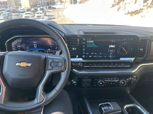 Used 2024 Chevrolet Silverado 1500 High Country w/ Technology Package image 17