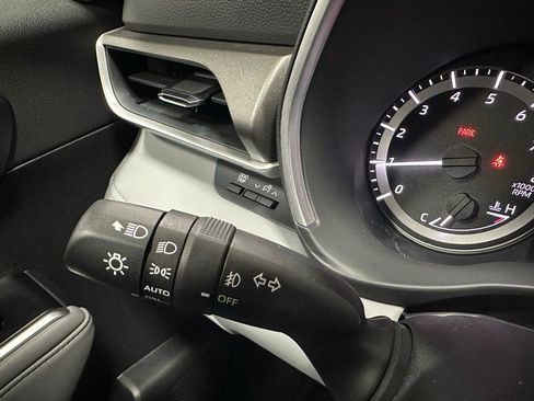 Used 2025 Toyota Highlander XLE image 21