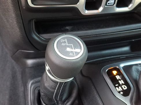 Used 2025 Jeep Gladiator Sport AWD/4WD image 24
