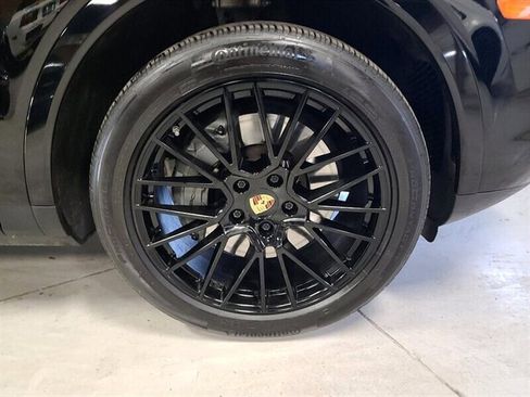Used 2023 Porsche Cayenne S w/ Premium Package Plus image 12