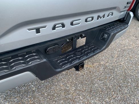 Used 2023 Toyota Tacoma SR5 w/ Technology Package AWD/4WD image 9