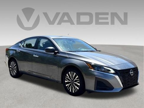 Certified 2024 Nissan Altima 2.5 SV FWD image 18