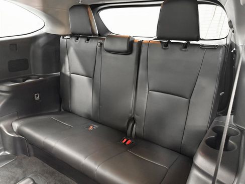 Used 2024 Toyota Highlander Platinum image 7