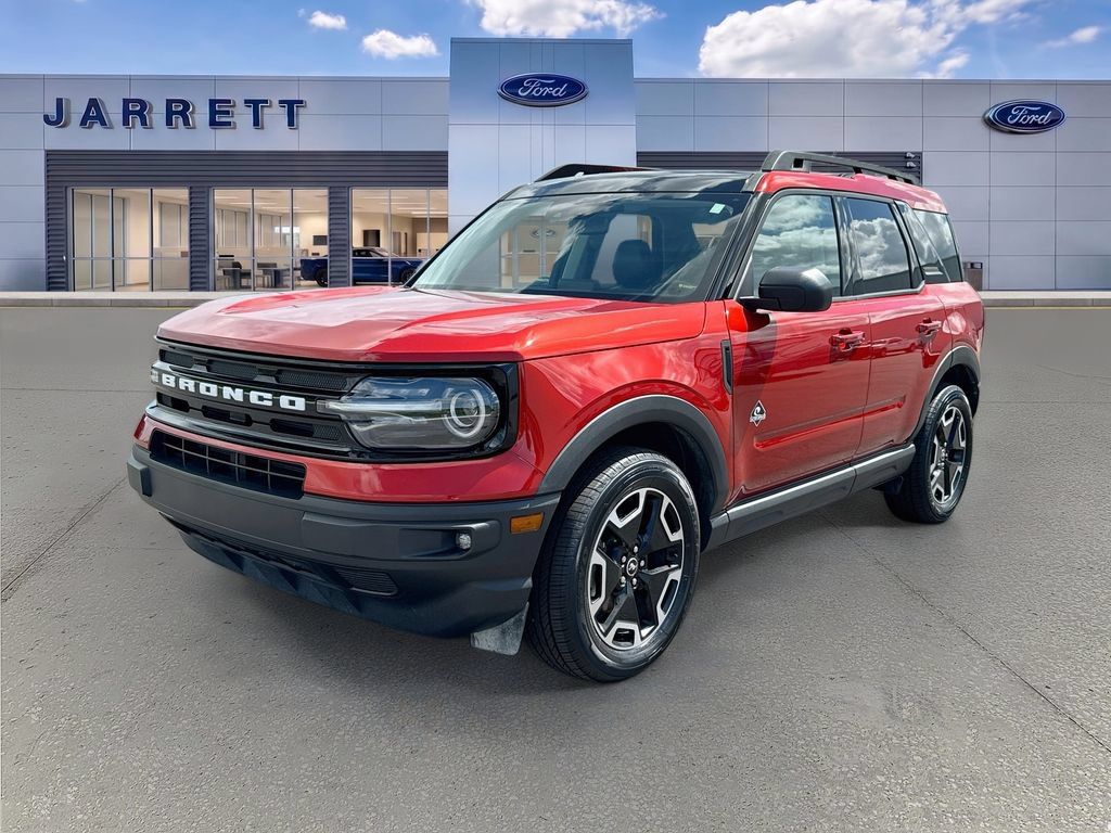 Used 2023 Ford Bronco Sport Outer Banks w/ Tech Package AWD/4WD image 3