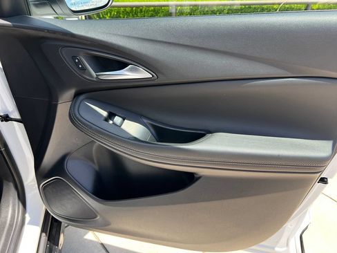 Used 2024 Buick Encore GX Sport Touring FWD image 6
