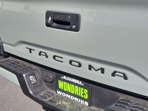 Used 2022 Toyota Tacoma TRD Off-Road w/ TRD Premium Off Road Package image 7