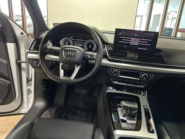 Used 2025 Audi Q5 2.0T Premium w/ Convenience Plus Package AWD/4WD image 13