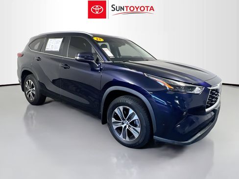 Used 2023 Toyota Highlander XLE AWD/4WD image 1
