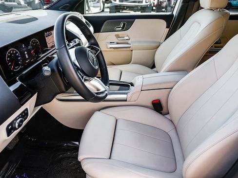 Certified 2025 Mercedes-Benz GLA 250 4MATIC image 18