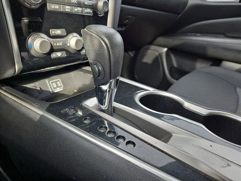 Used 2018 Nissan Pathfinder SV image 12