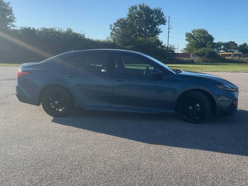 Used 2025 Toyota Camry SE FWD image 8