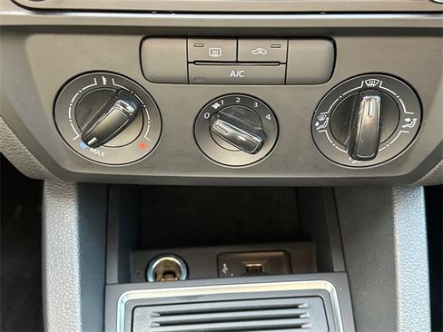 Used 2016 Volkswagen Jetta S image 30