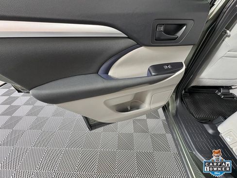 Used 2019 Toyota Highlander LE FWD image 30