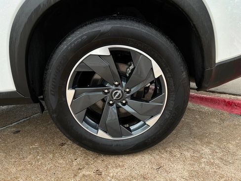 Used 2025 Nissan Rogue SV AWD/4WD image 9