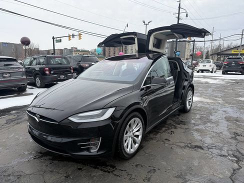 Used 2016 Tesla Model X 90D image 10