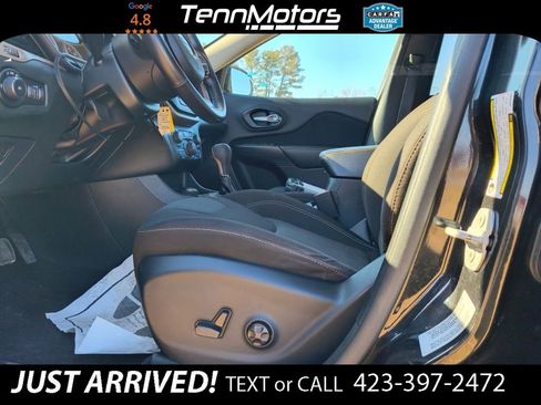 Used 2016 Jeep Cherokee Latitude w/ Cold Weather Group image 9