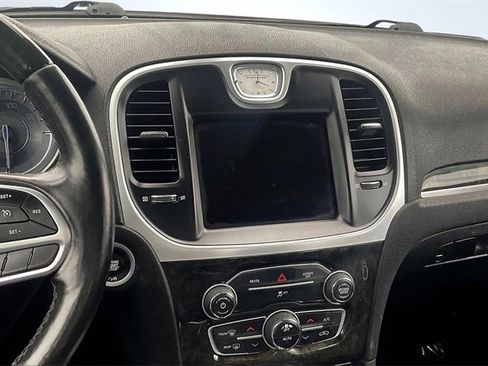 Used 2019 Chrysler 300 Limited image 20