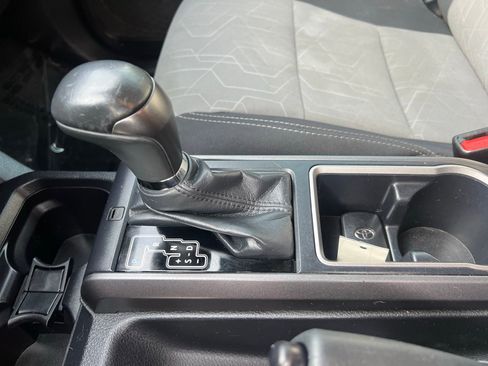 Used 2020 Toyota Tacoma TRD Off-Road w/ Technology Package image 32