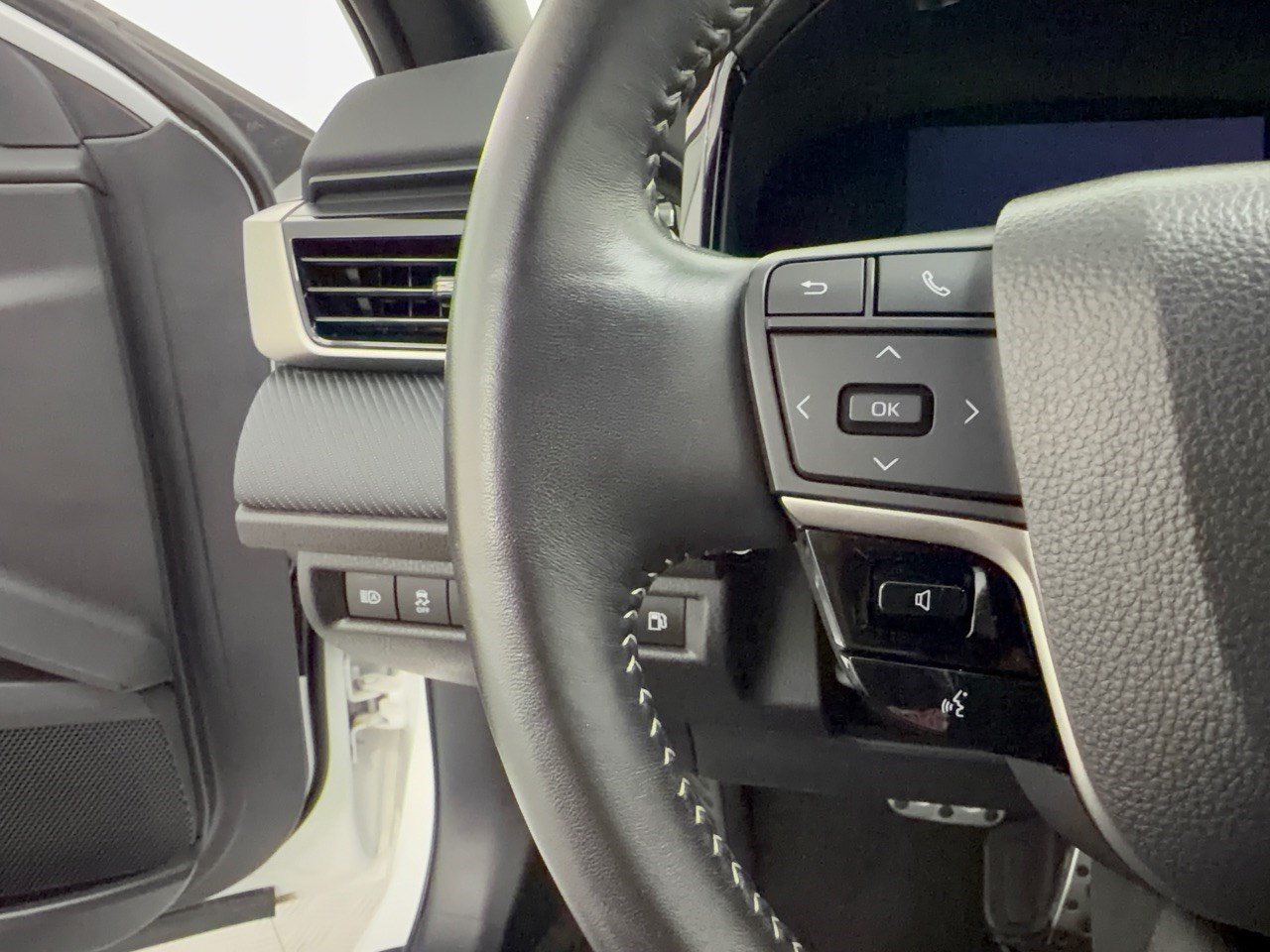 Used 2025 Toyota Camry SE FWD image 18
