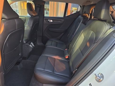 Certified 2025 Volvo XC40 B5 Plus image 8