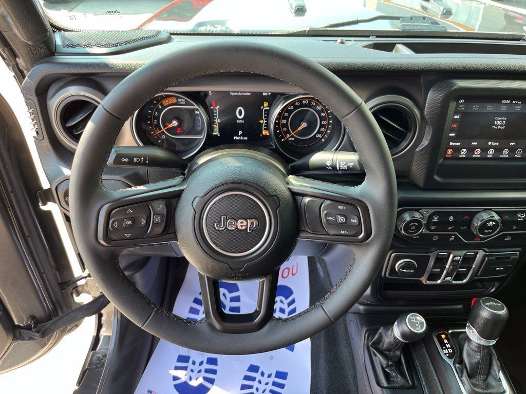Used 2023 Jeep Gladiator Mojave AWD/4WD image 9