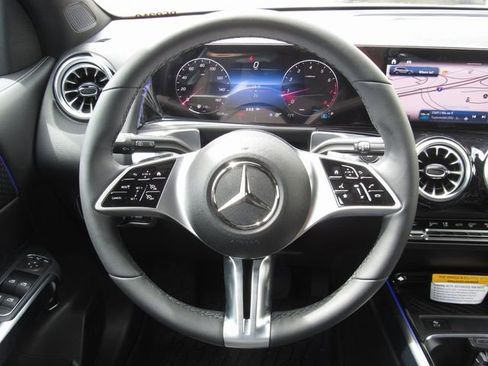 Used 2025 Mercedes-Benz GLB 250 4MATIC image 26