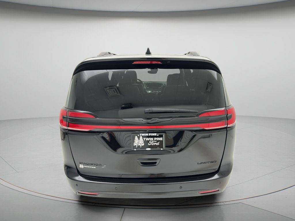 Used 2025 Chrysler Pacifica Limited FWD image 7