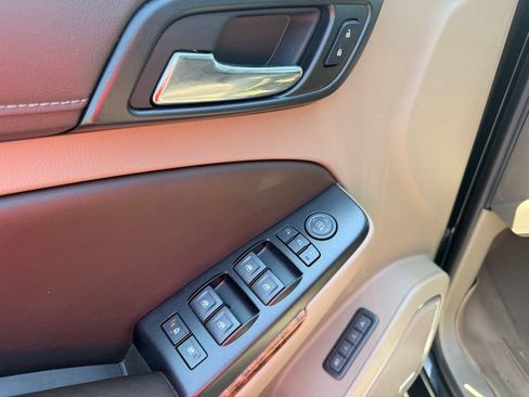 Used 2018 Chevrolet Suburban Premier AWD/4WD image 15