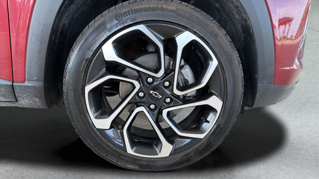 Used 2025 Chevrolet Trax RS w/ Sunroof Package FWD image 23