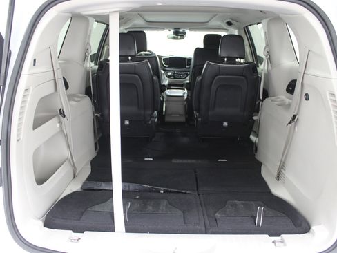 Used 2023 Chrysler Pacifica Limited image 23