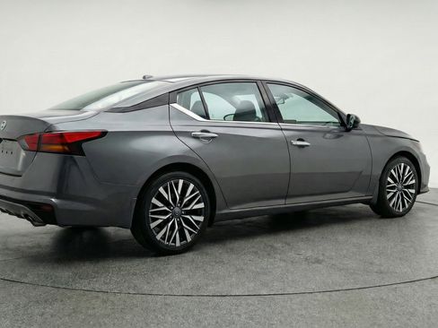 Used 2025 Nissan Altima 2.5 SV image 9
